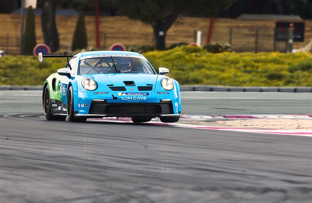 Porsche giver Alexander et uddannelsesforløb i at mestre motorsport.
(Foto: Paragraph5)